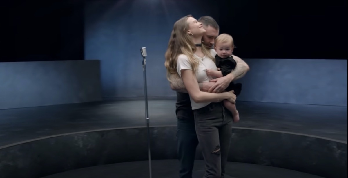 adam levine hugging wife behati prinsloo and daughter dusty rose