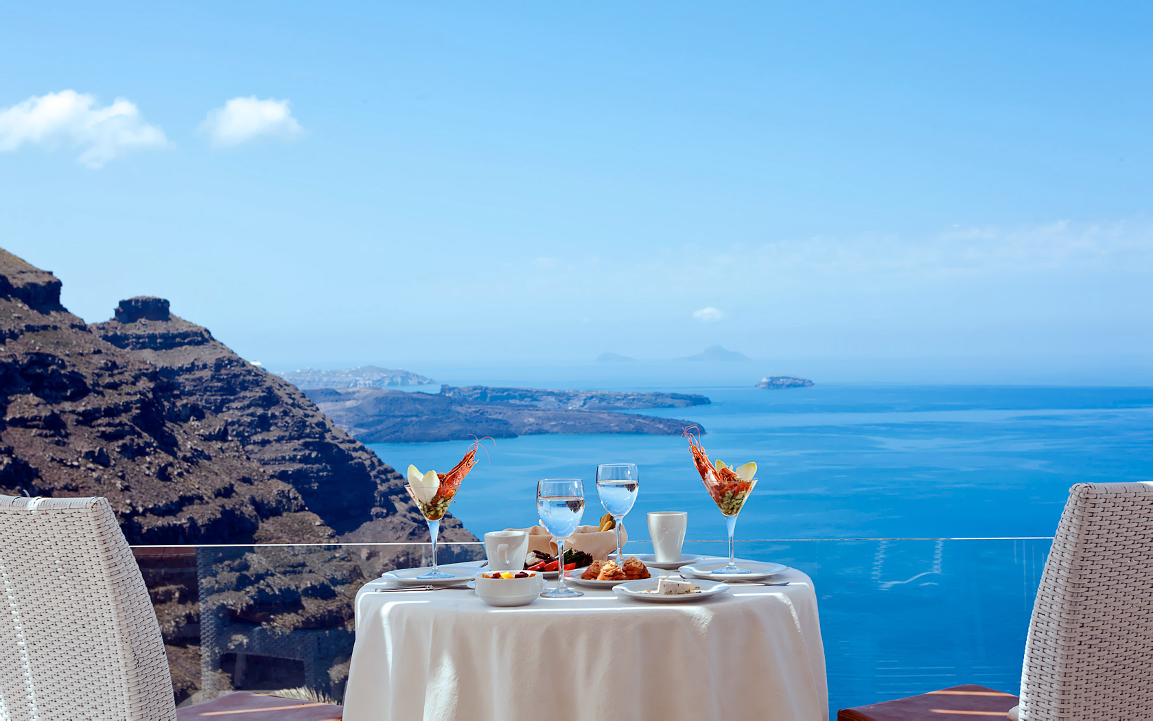 Top Hot Spots For Honeymoon Santorini