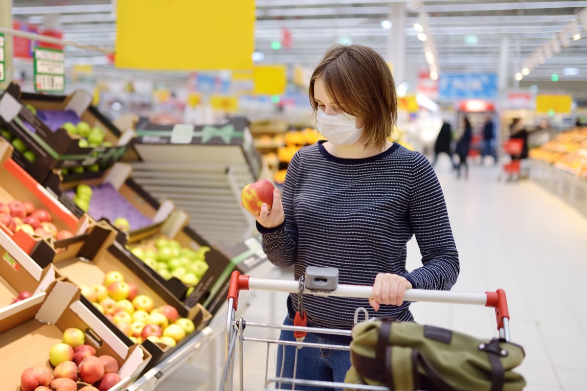 young white woman shopping while wearing mask