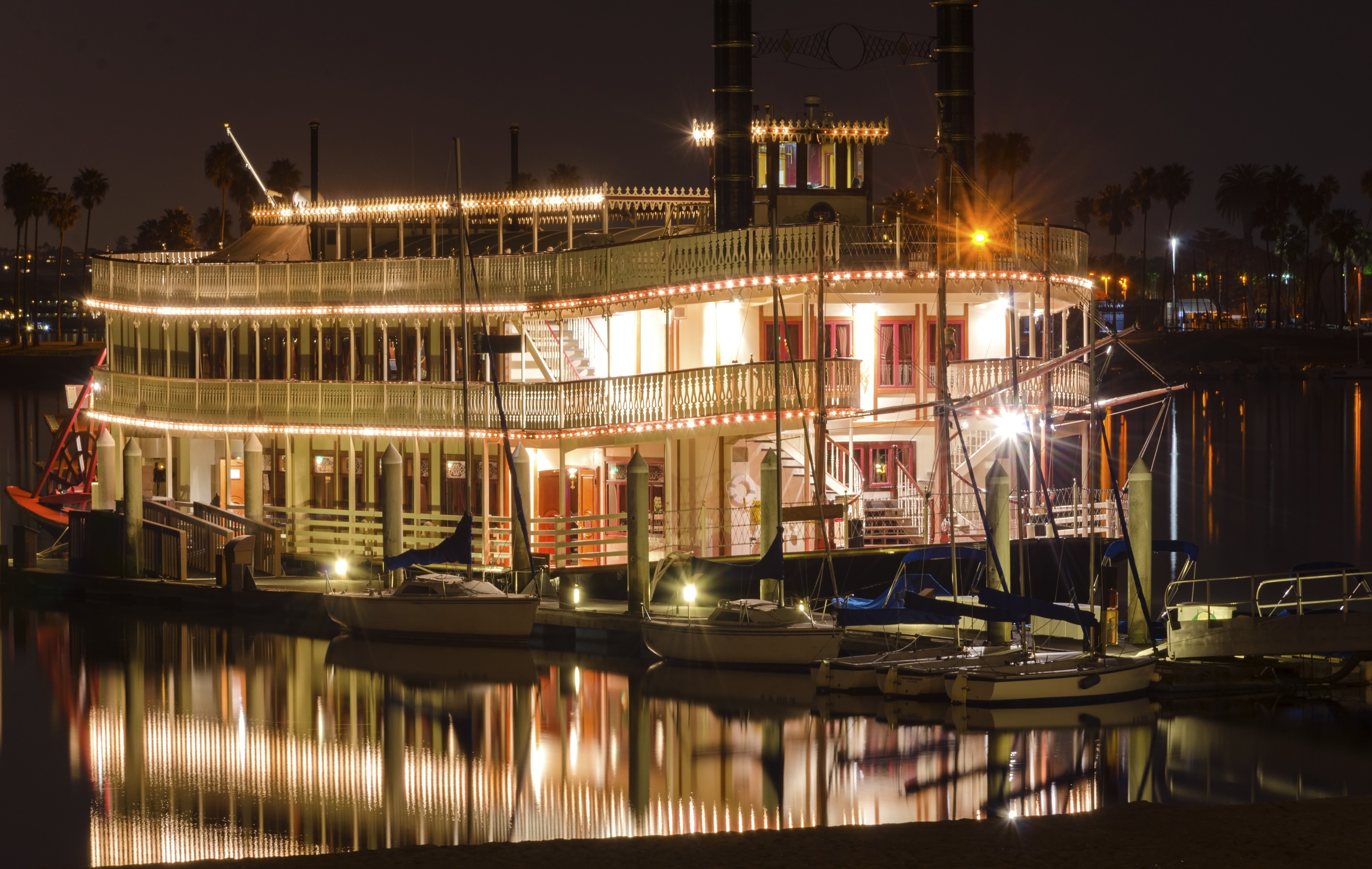 riverboat cruise on the mississippi river