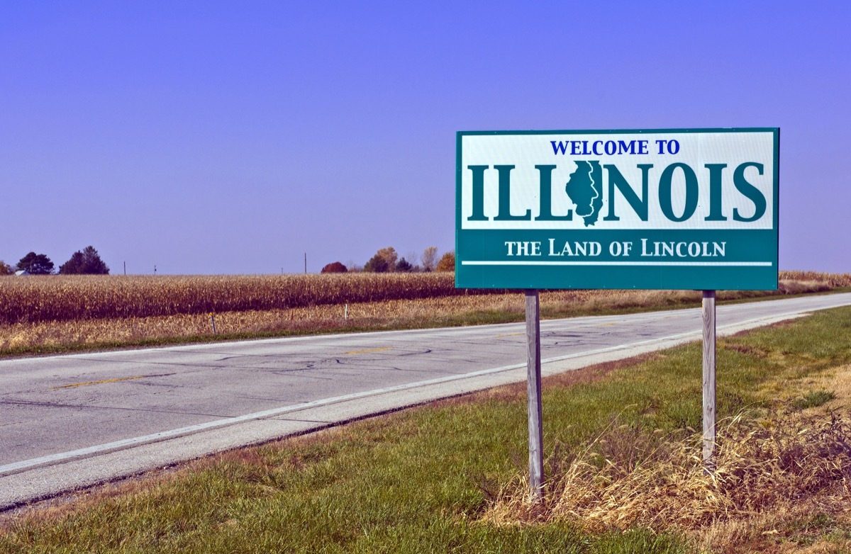 A welcome sign at the Illinois state line.