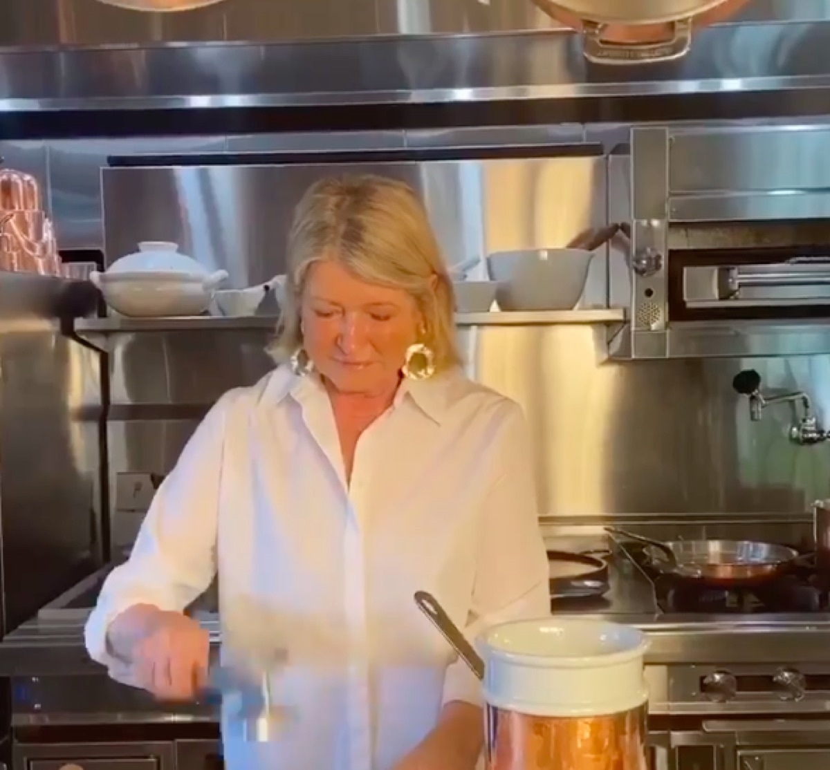 Martha Stewart preparing chicken