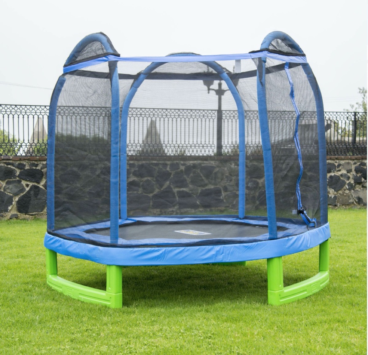 blue and green trampoline in yard