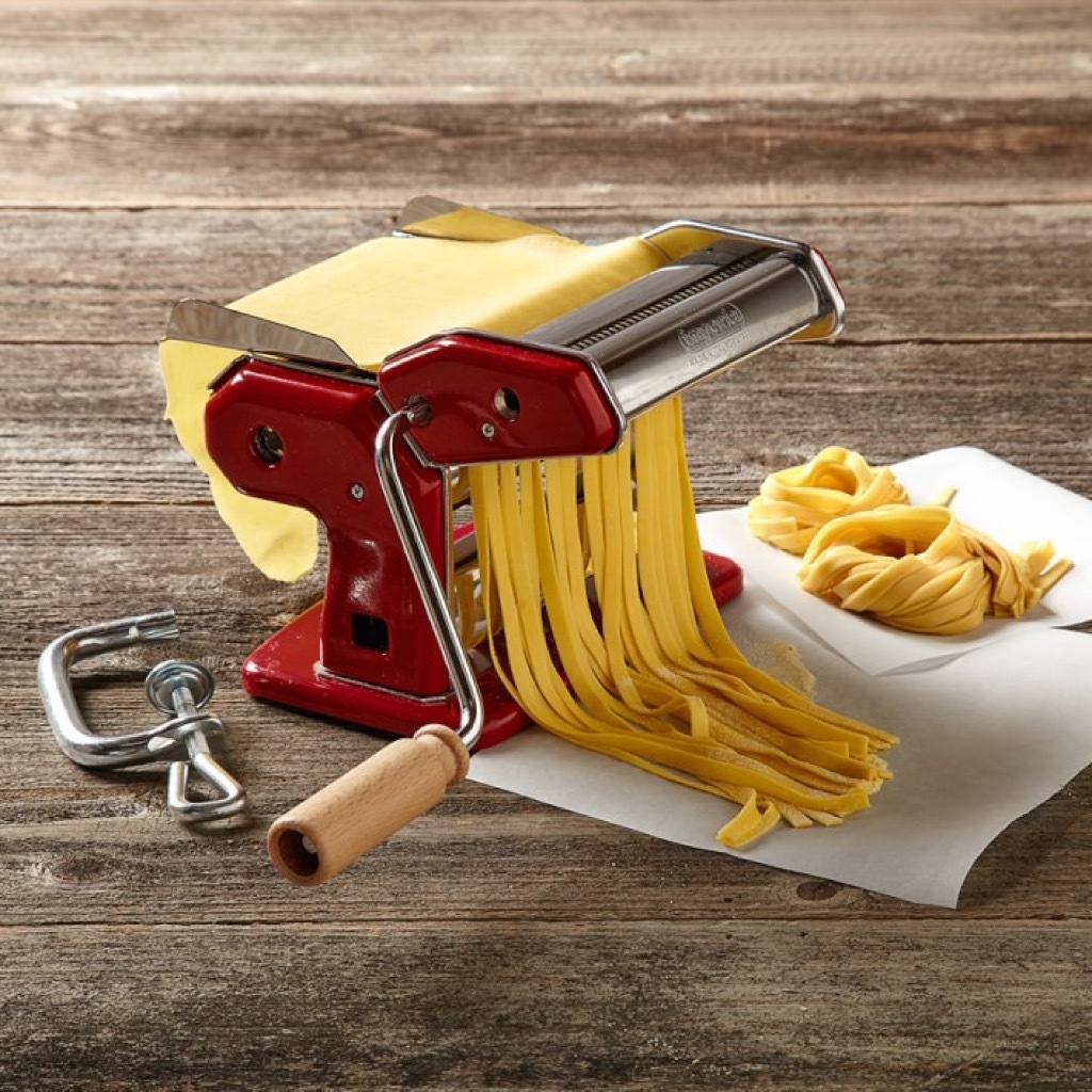 Homemade Pasta Maker {Christmas Gift Ideas}