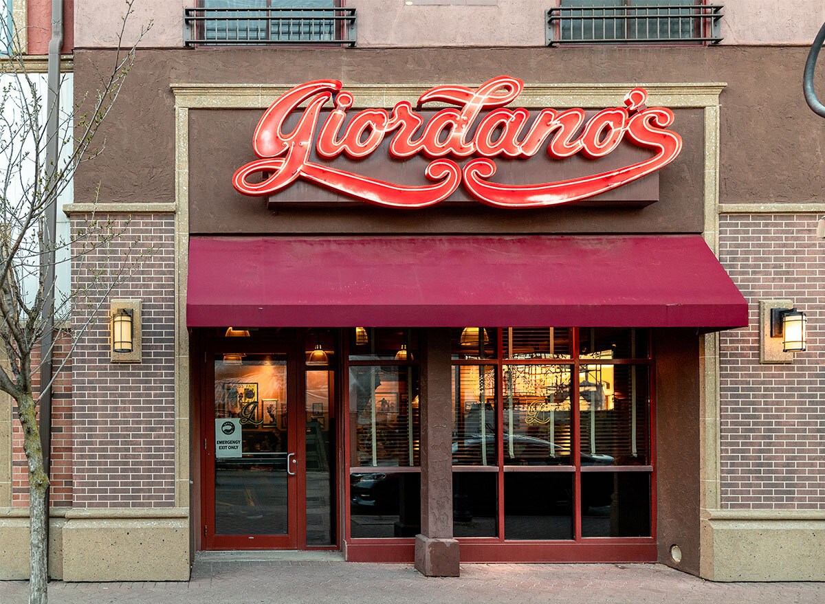 giordanos storefront exterior