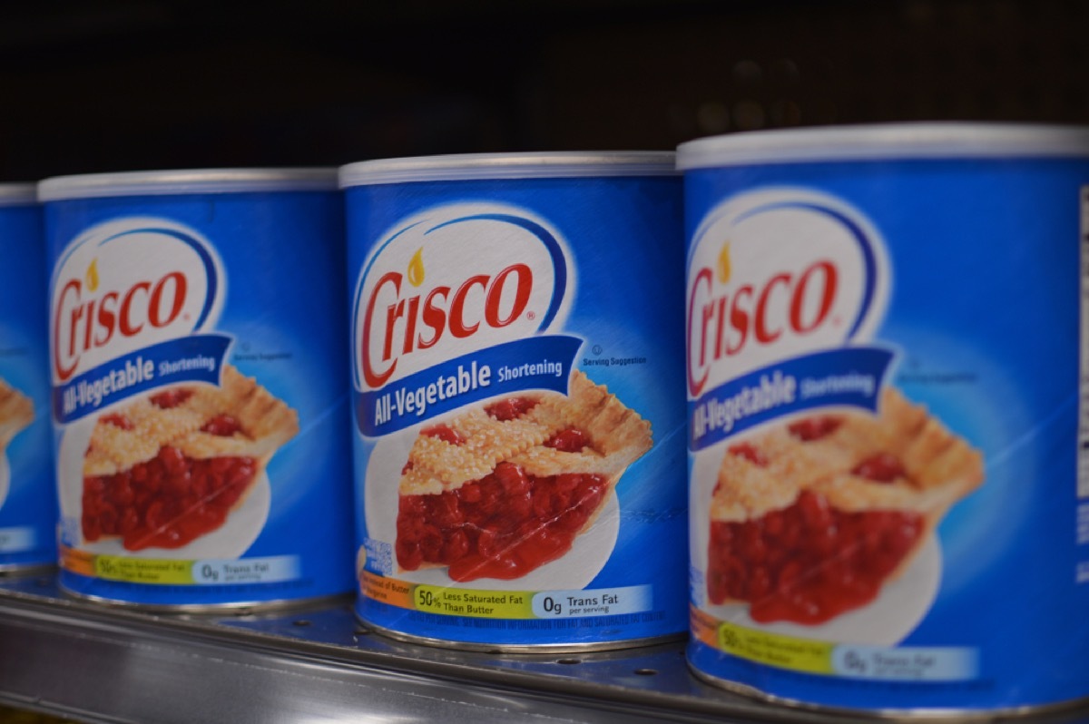 crisco cans on supermarket shelf, old school cleaning tips