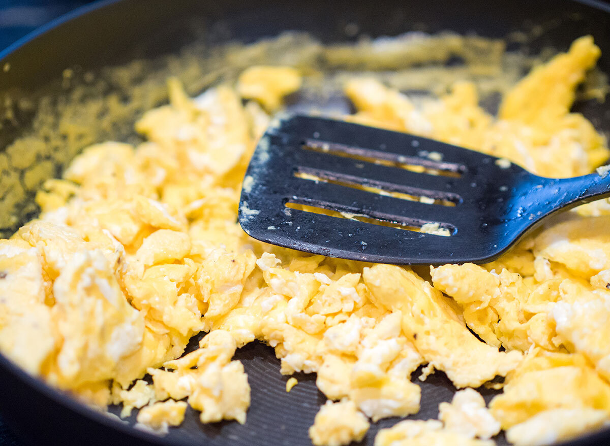 scrambled eggs spatula pan