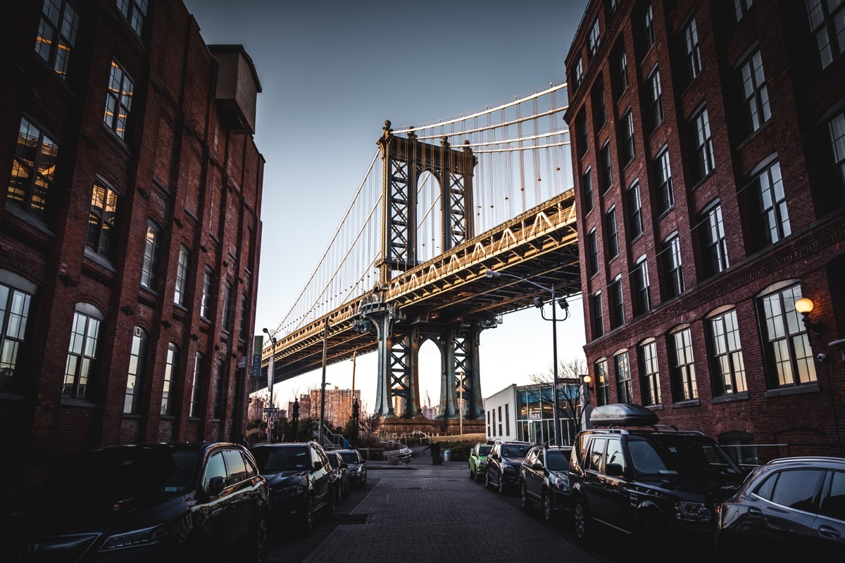 washington street brooklyn with picturesque bridge