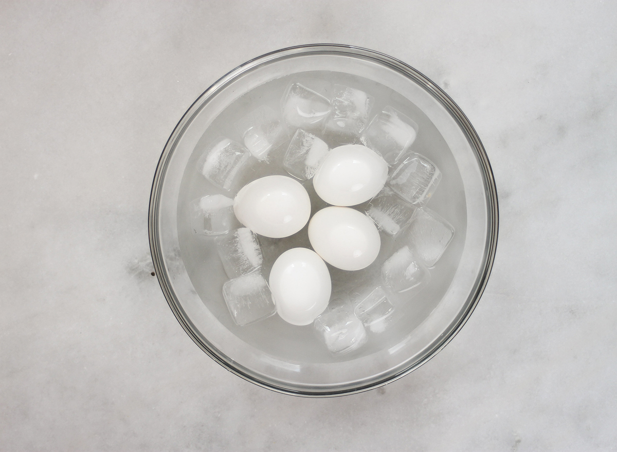 making soft boiled eggs