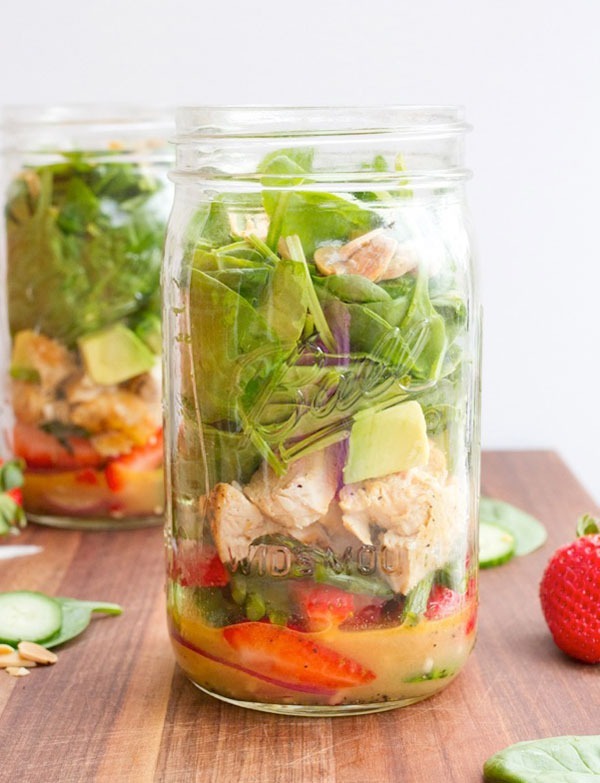 STRAWBERRY SPINACH MASON JAR SALAD