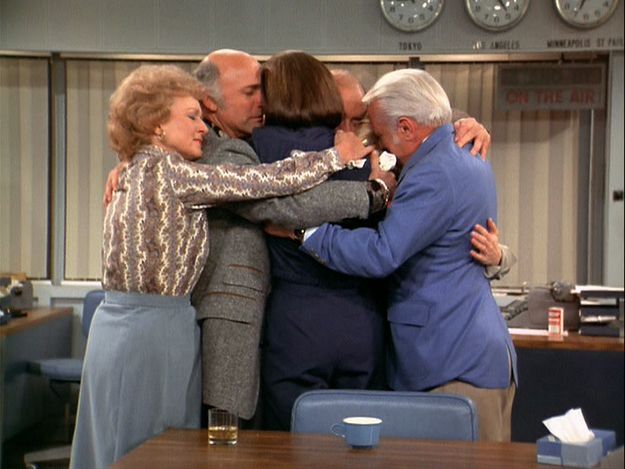 the cast of the mary tyler moore show hugging in the final episode