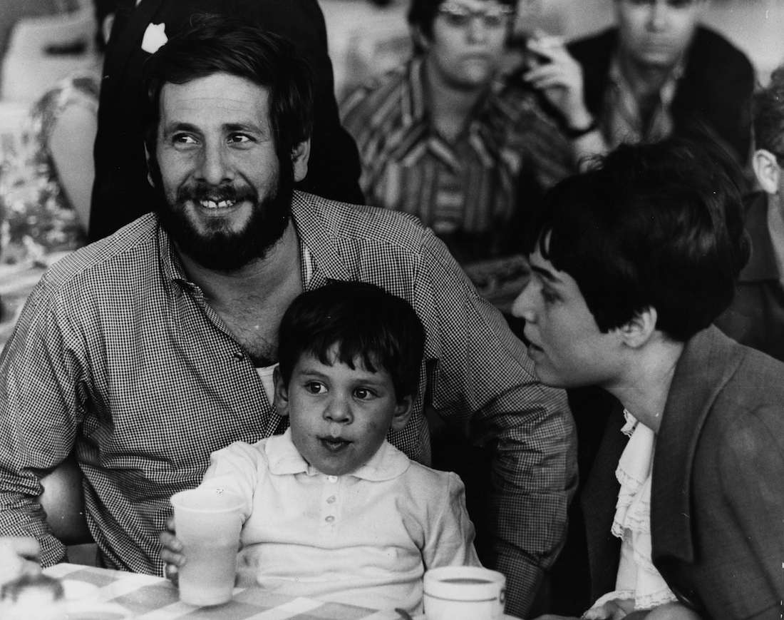 Topol with his wife and son in 1967