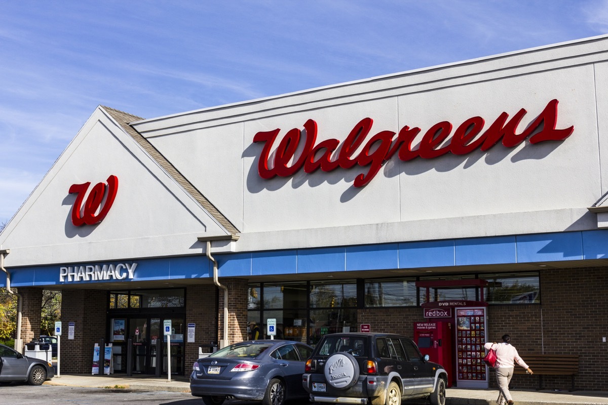 Indianapolis - Circa November 2016: Walgreens Retail Location. Walgreens is an American Pharmaceutical Company VIII