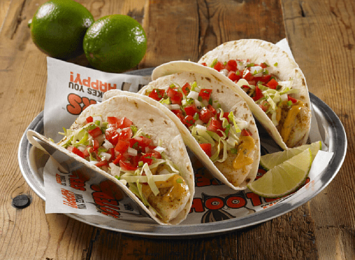 hooters tacos