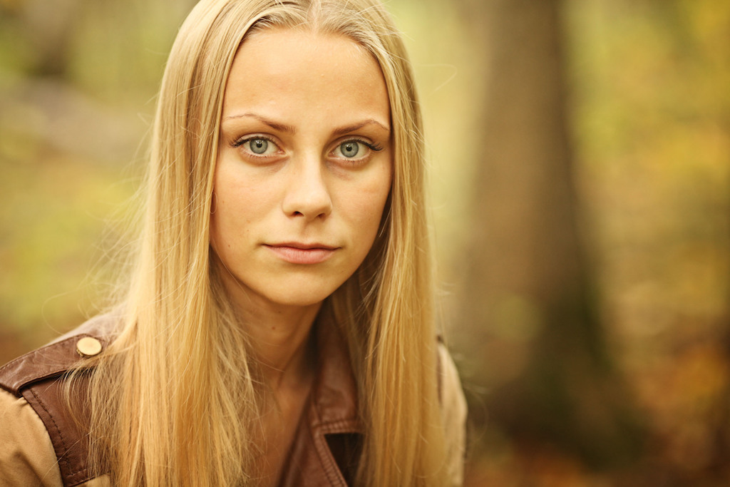 woman with a neutral facial expression