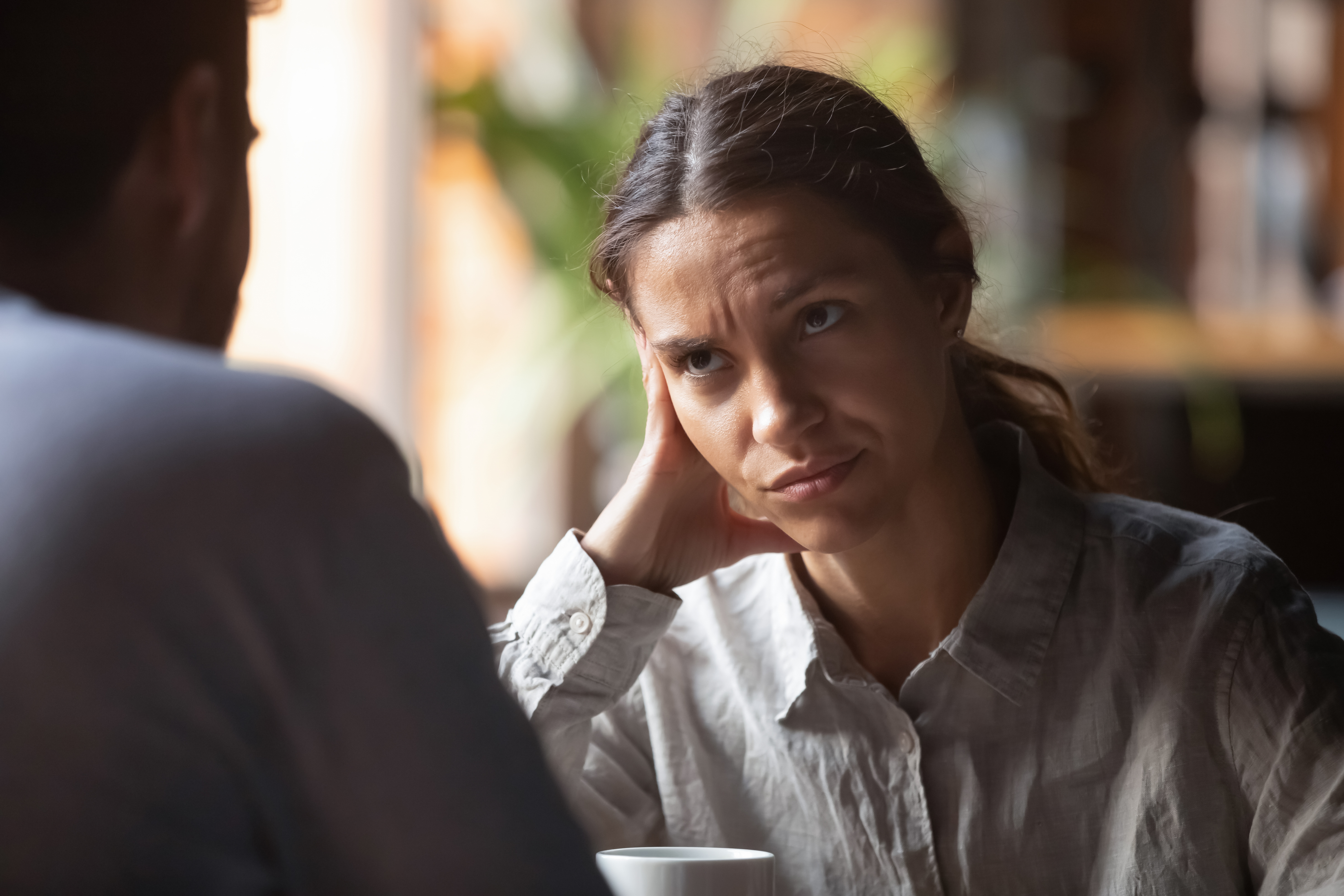 woman looking at man doubtfully on a date