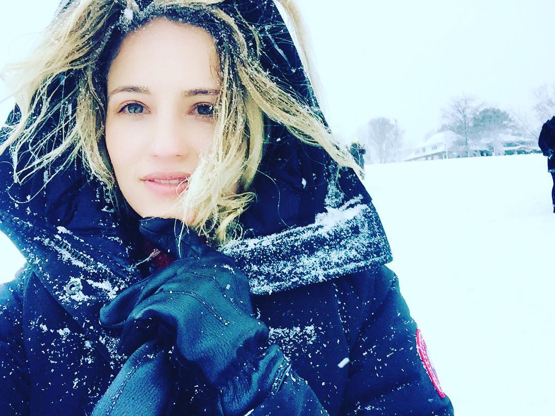 how_were_celebs_surviving_during_snowstorm_jonas_blizzard2016_10