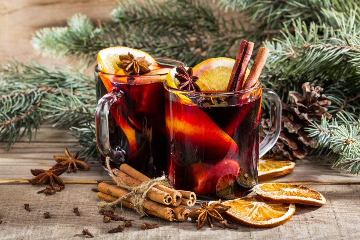 mulled wine in mugs