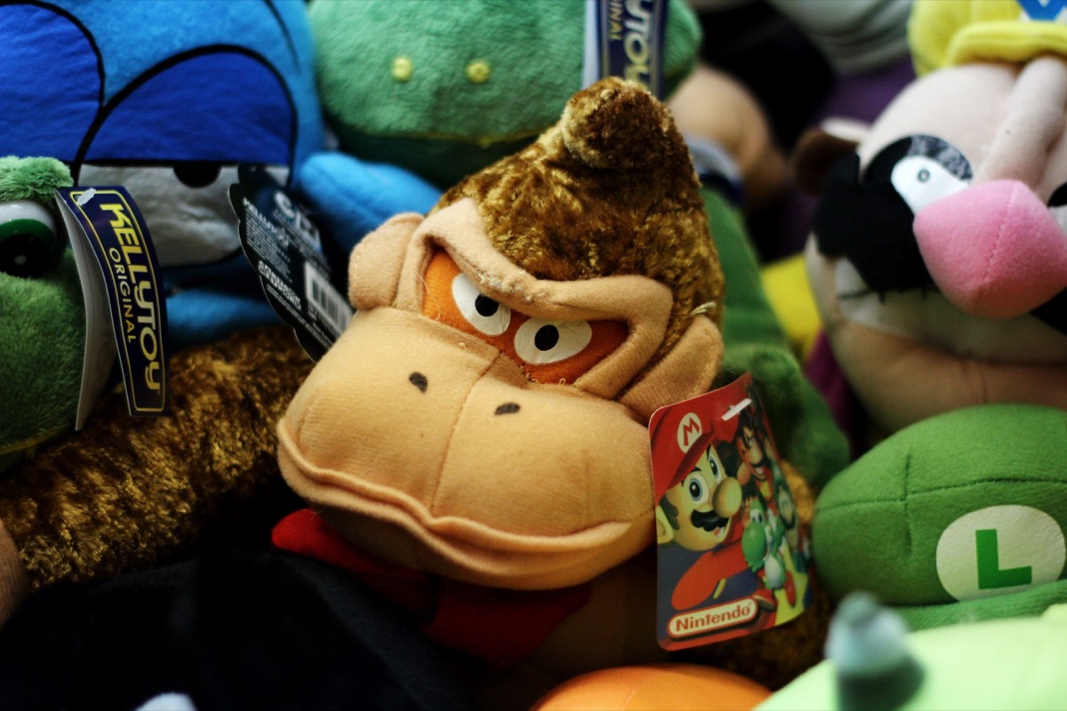 donkey kong plush toy in machine