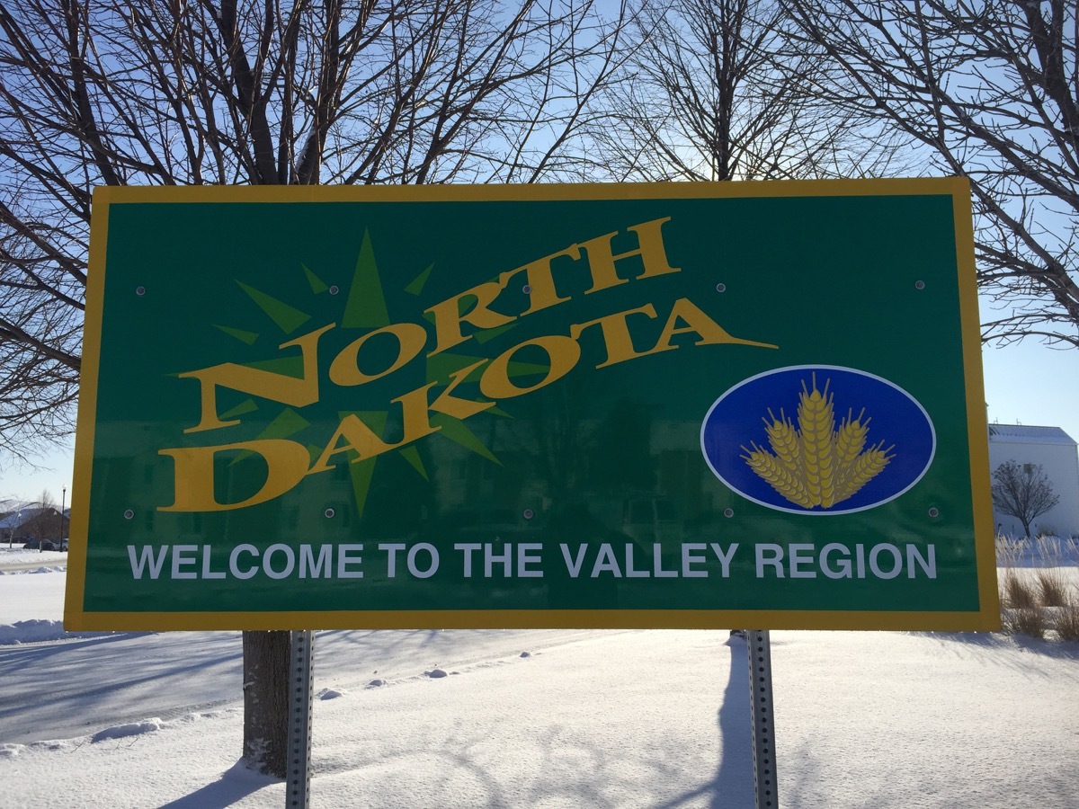 north dakota state welcome sign, iconic state photos