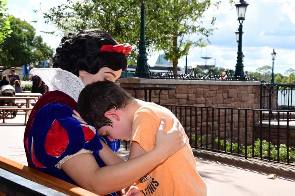 SNOW WHITE COMFORTS AUTISTIC CHILD