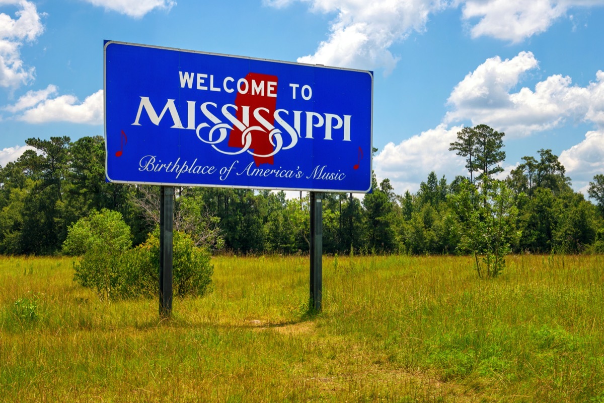 Mississippi welcome sign with the words 