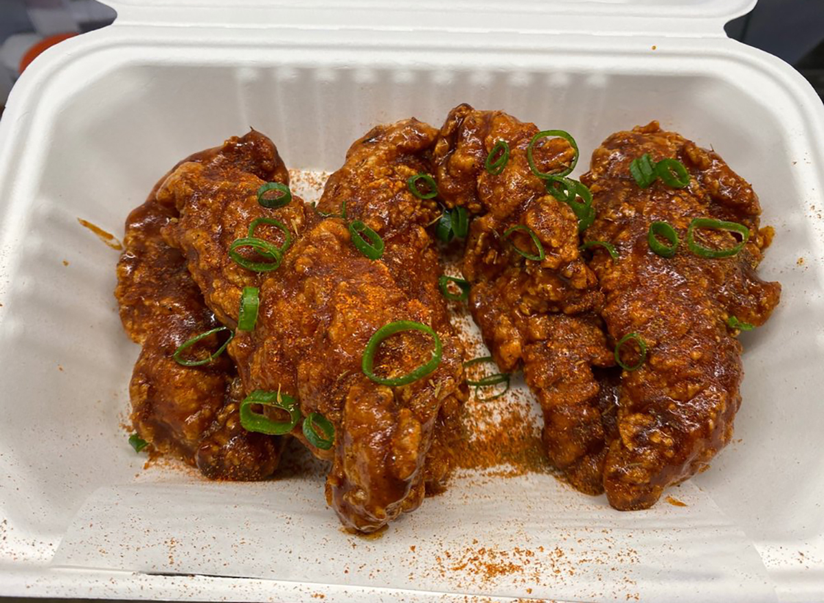 chicken tenders in to go box