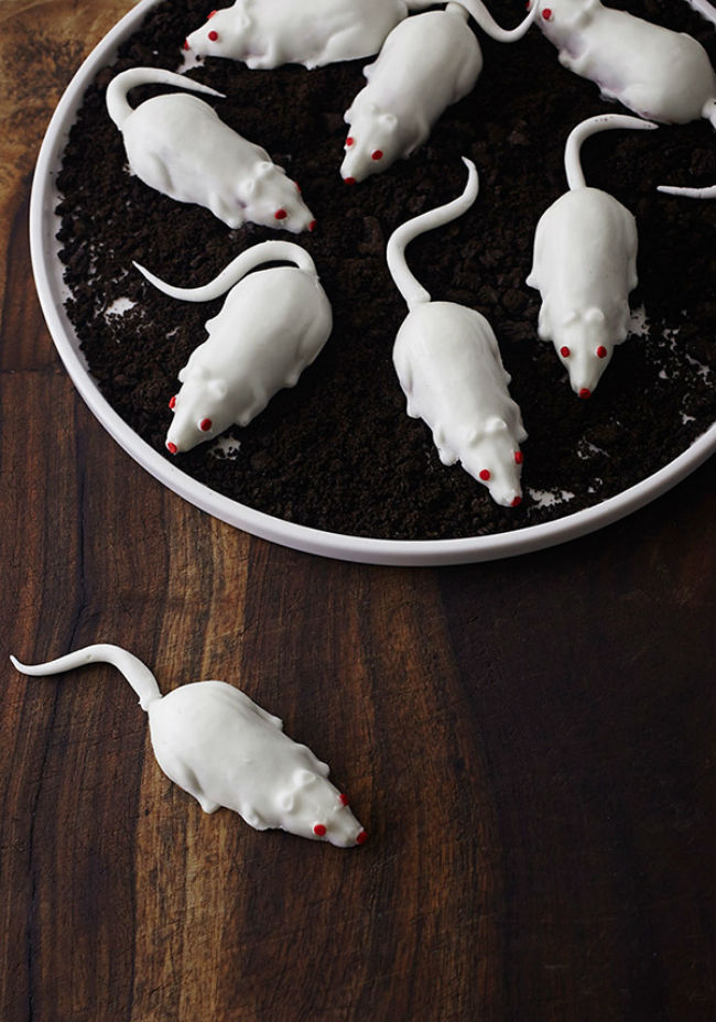 creative-pinterest-perfect-snacks-for-a-halloween-party-03